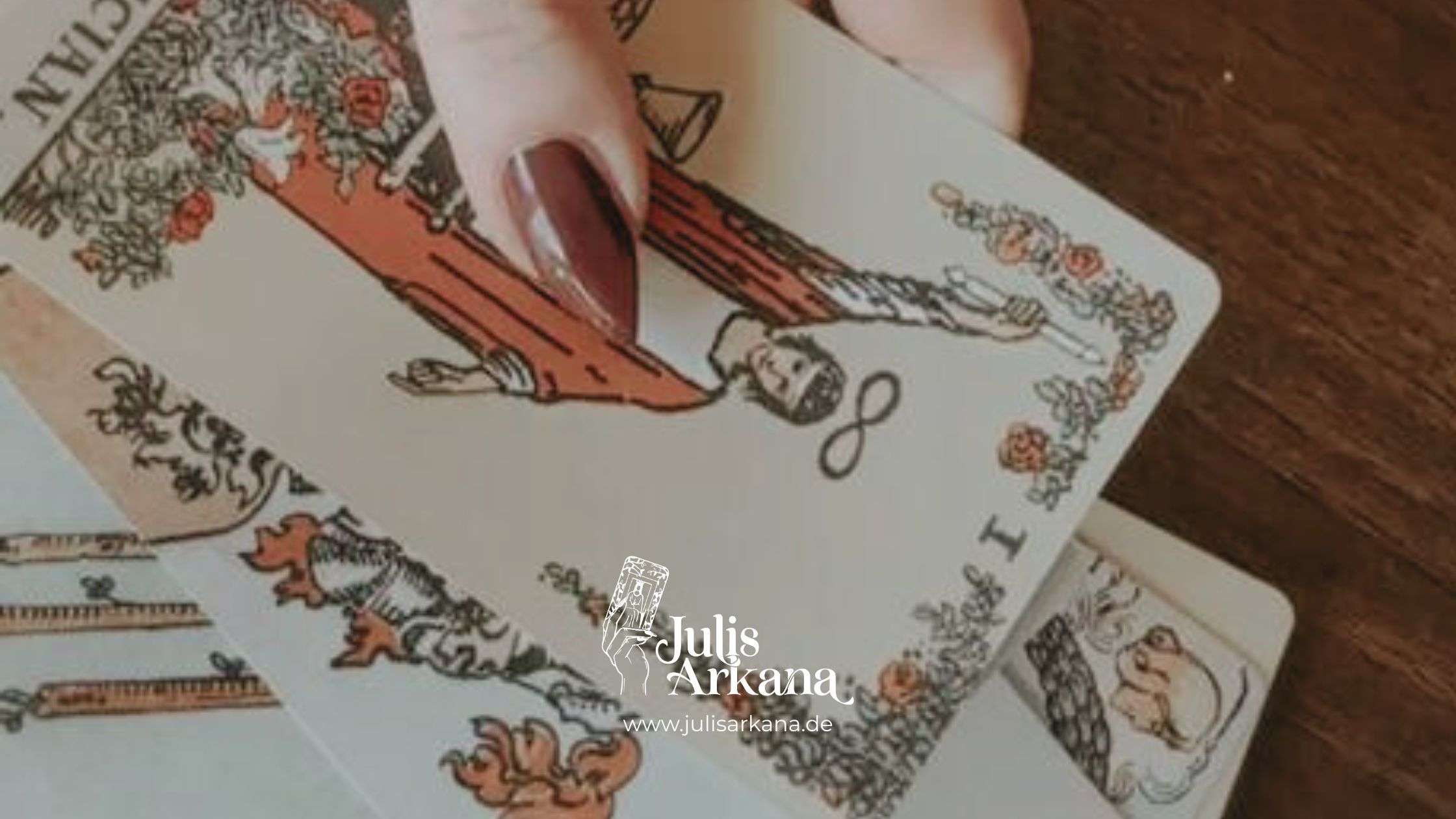Mehr über den Artikel erfahren Tarot Karten Bedeutung